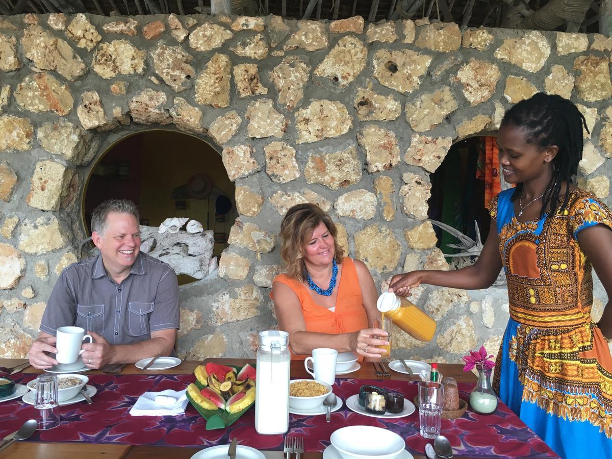 Emayani Beach Lodge Pangani Eksteriør billede