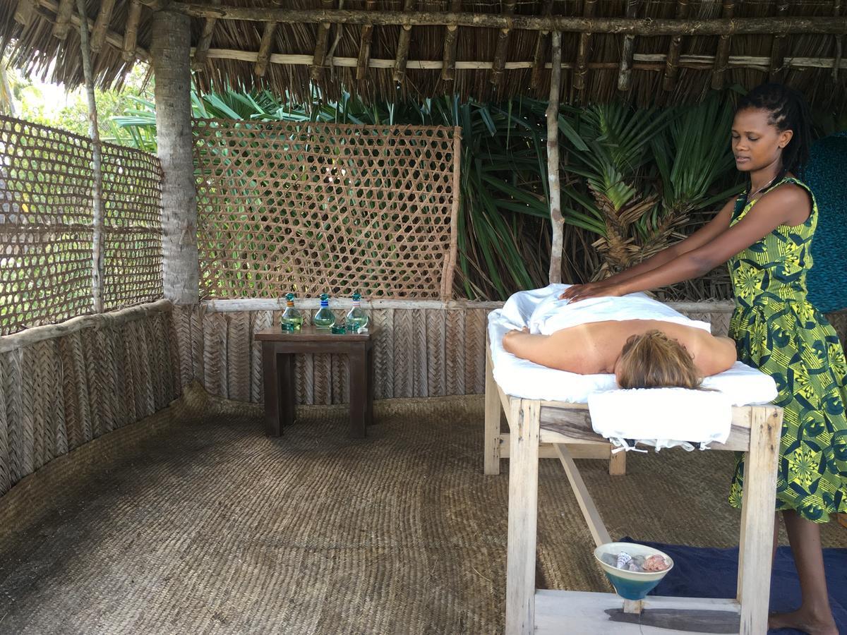 Emayani Beach Lodge Pangani Eksteriør billede