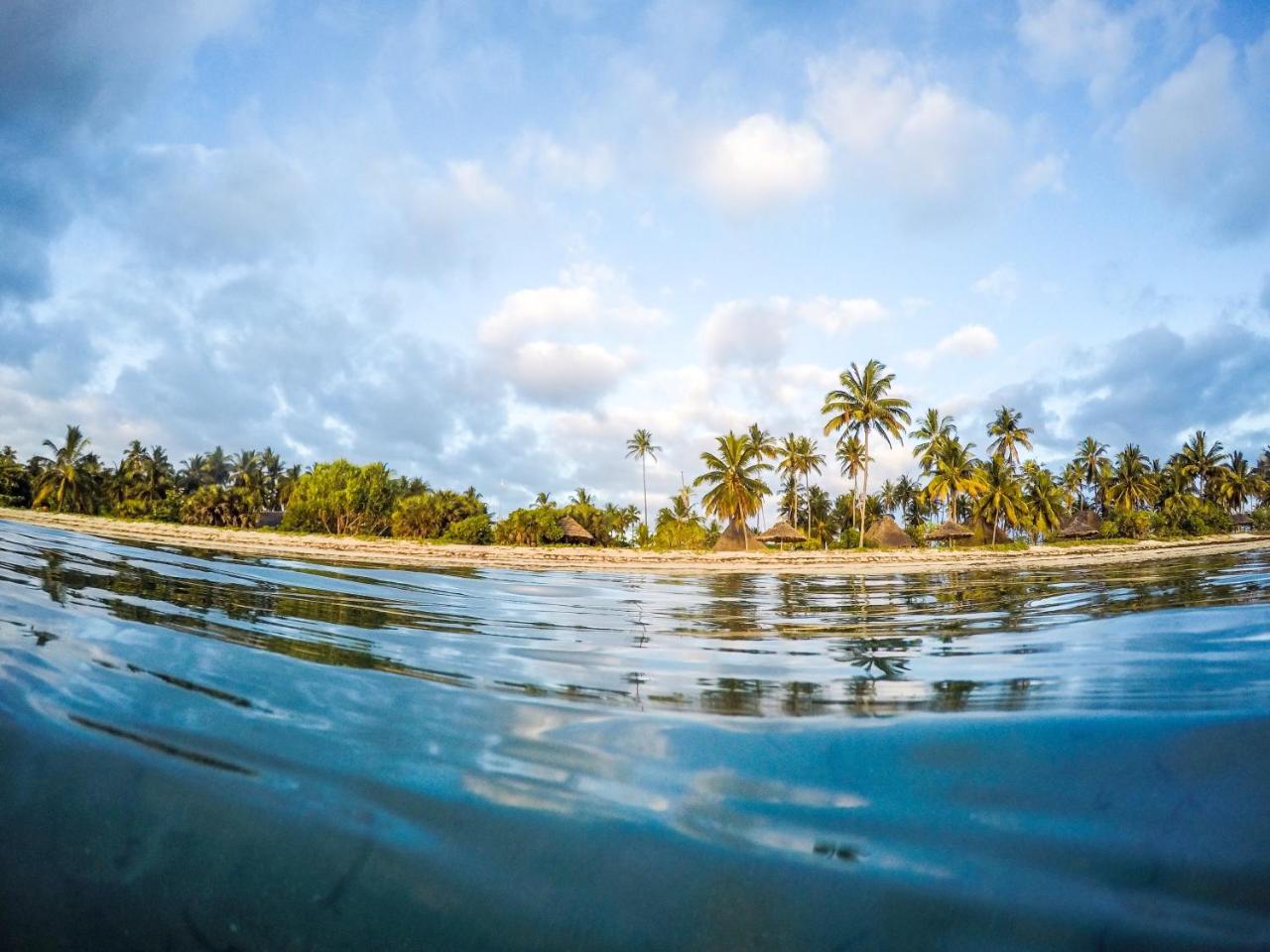 Emayani Beach Lodge Pangani Eksteriør billede